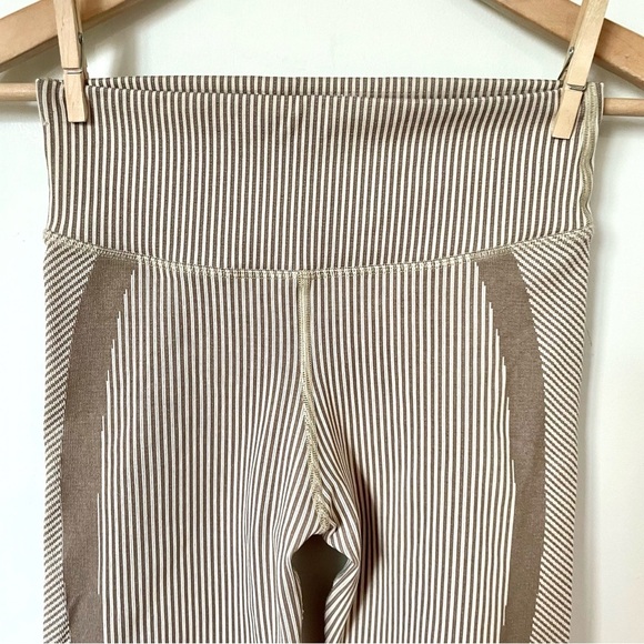 Good American Contour Seamless Ribbed Seamless Leggings Beige Size 1/2 (S/M) - Picture 4 of 7